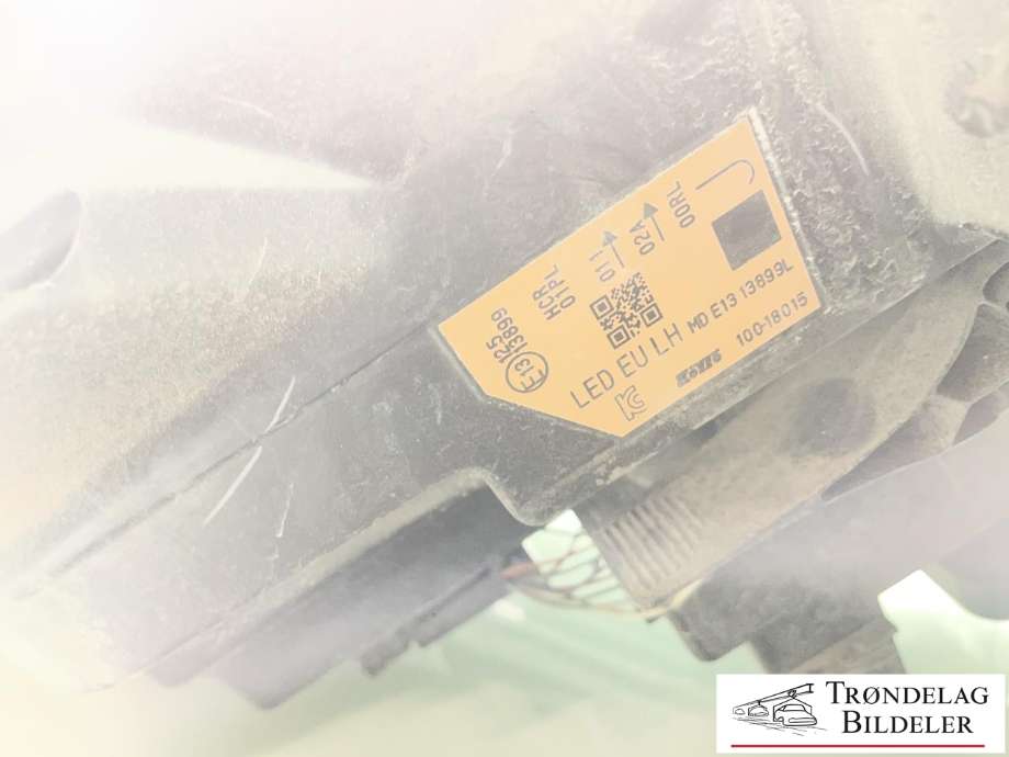 Frontlykt venstre halogen til Nissan Qashqai 2014-2021 (Type II)  (260604EH1B|)