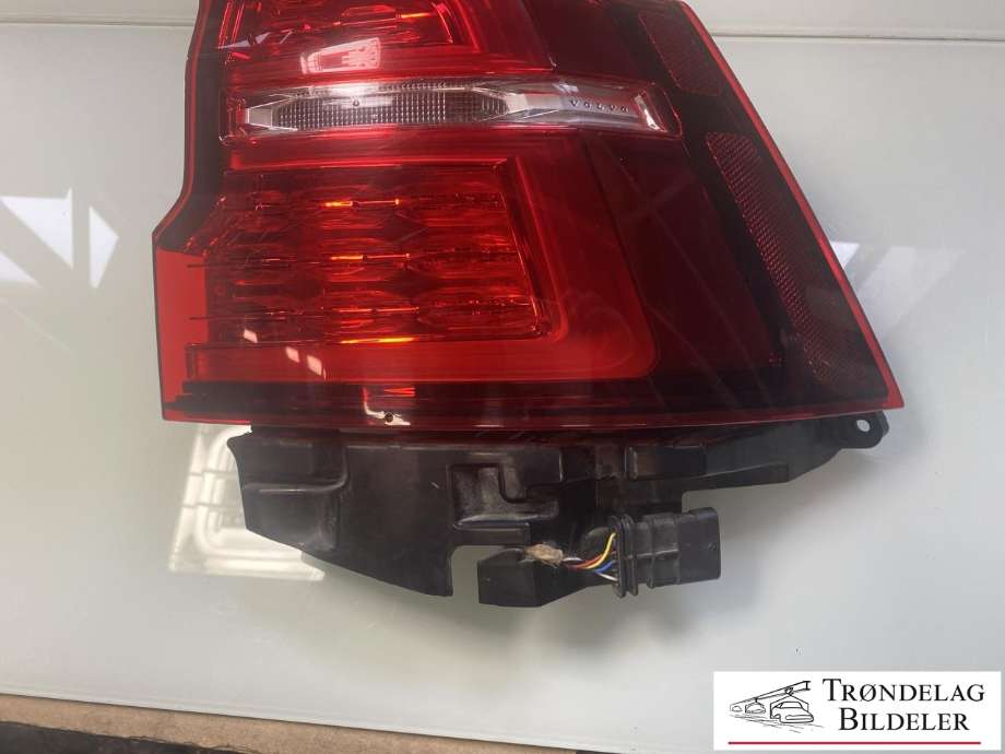 Baklykt høyre til Volvo V60 / V60 CC 2018-->> (Type II)  (32291359|)