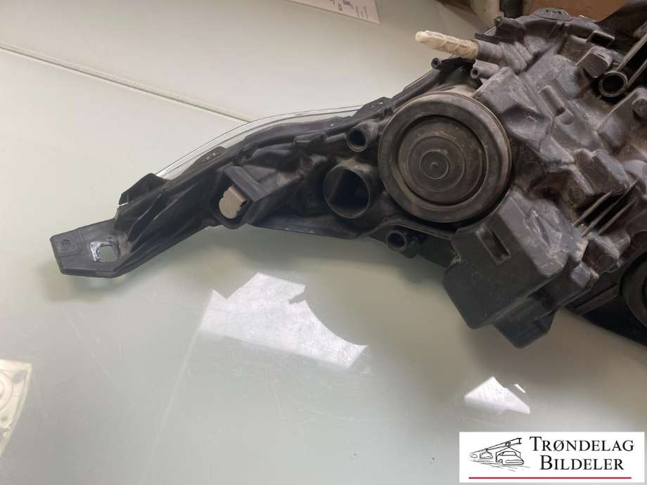 Frontlykt høyre halogen til Ford Transit Connect 2013-2018 Type II, Fase 1  (DT11 13W029 DC|1827688|)