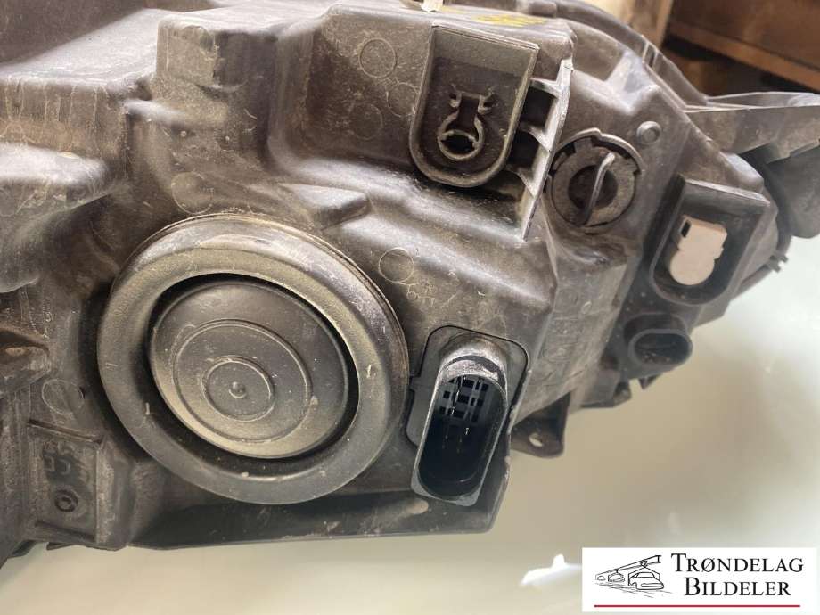 Frontlykt høyre halogen til Ford Transit Connect 2013-2018 Type II, Fase 1  (DT11 13W029 DC|1827688|)