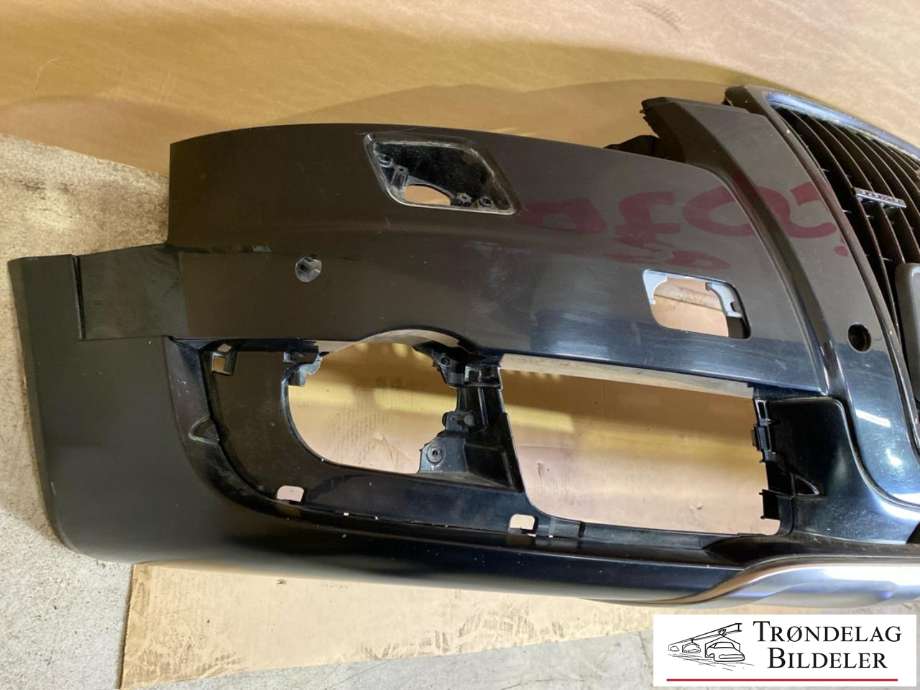 Støtfanger foran til Audi A6, Allroad 2008-2011 (Type II, Fase 2) (C6) (C6) (4F0 807 105 N|4F0 807 061 V7W|)