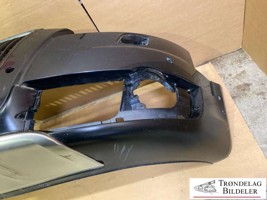 Støtfanger foran til Audi A6, Allroad 2008-2011 (Type II, Fase 2) (C6) (C6) (4F0 807 105 N|4F0 807 061 V7W|)