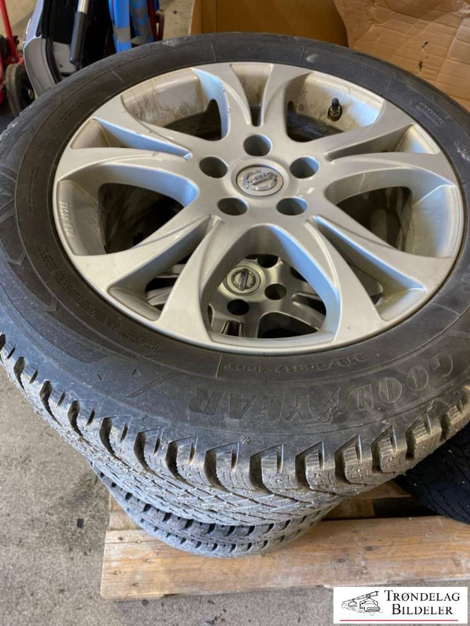 Hjulsett aluminium vinter til Nissan Qashqai, 2014-2021 (Type II) (GOODYEAR ULTRAGRIP PIGG|215/60-17 100T 5X114|3/ET40/CB66|1MM)
