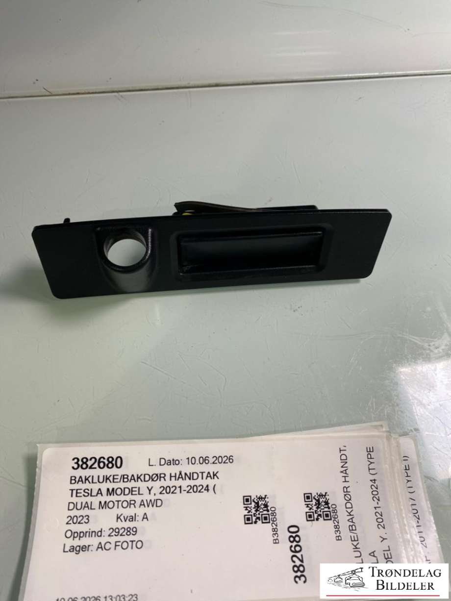 Bakluke/bakdør håndtak til Tesla Model Y 2021-2024 (Type I) (1105486-00-E|)