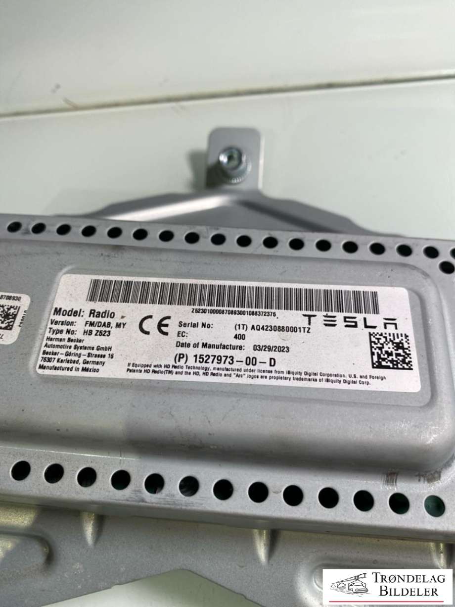 Antenne forsterker til Tesla Model Y 2021-2024 (Type I)  (1527973-00-D|)