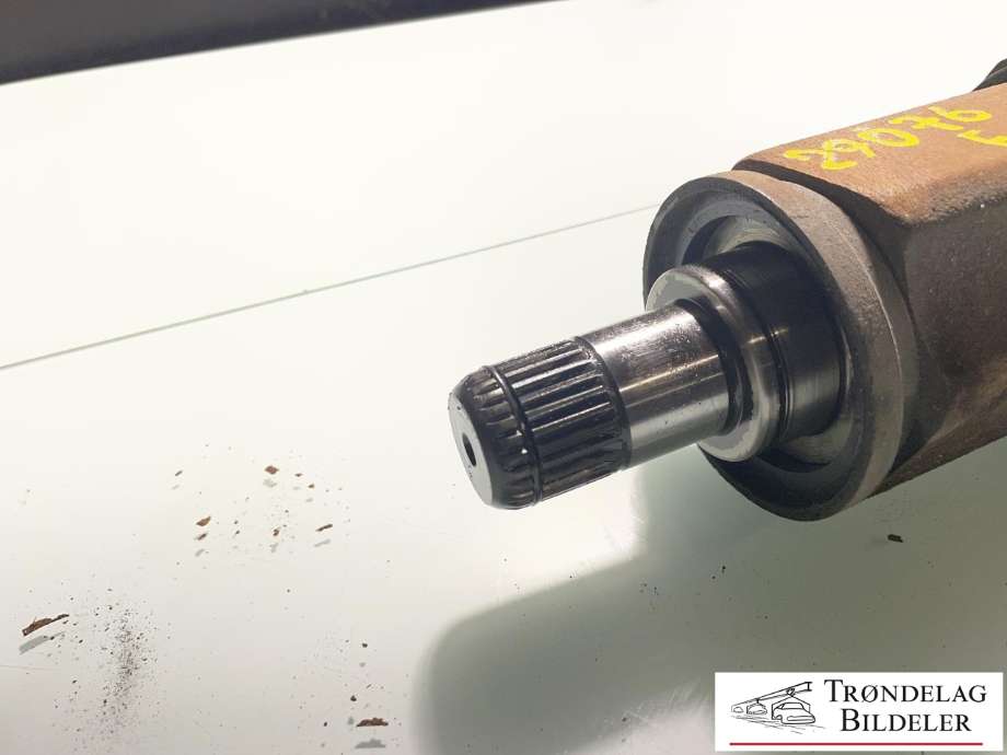 Drivaksel venstre foran, diesel/automat til BMW X1 2009-2015 (E84) (E84) (31 60 7 591 681|)