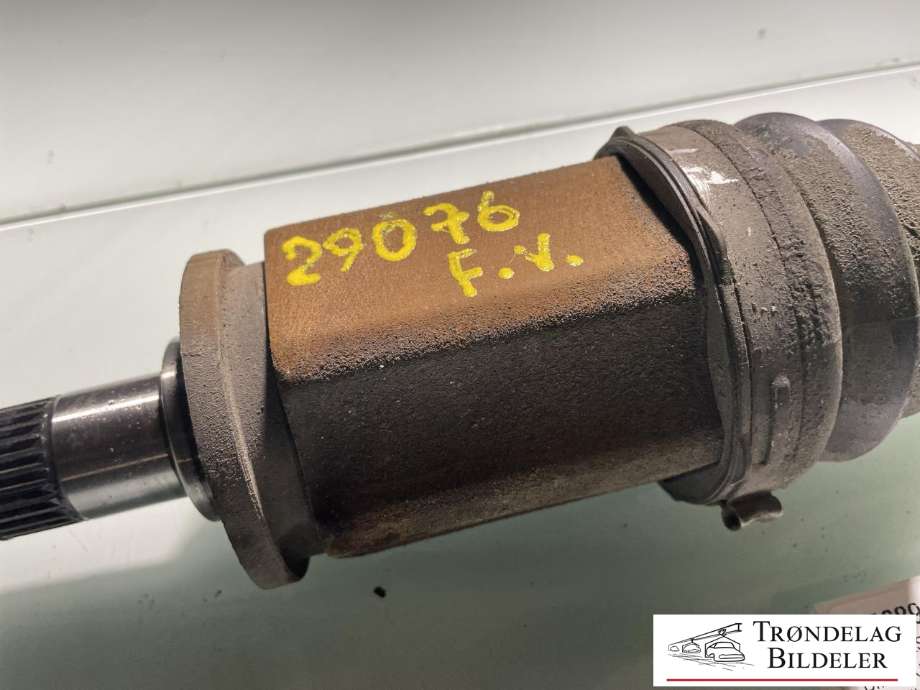 Drivaksel venstre foran, diesel/automat til BMW X1 2009-2015 (E84) (E84) (31 60 7 591 681|)