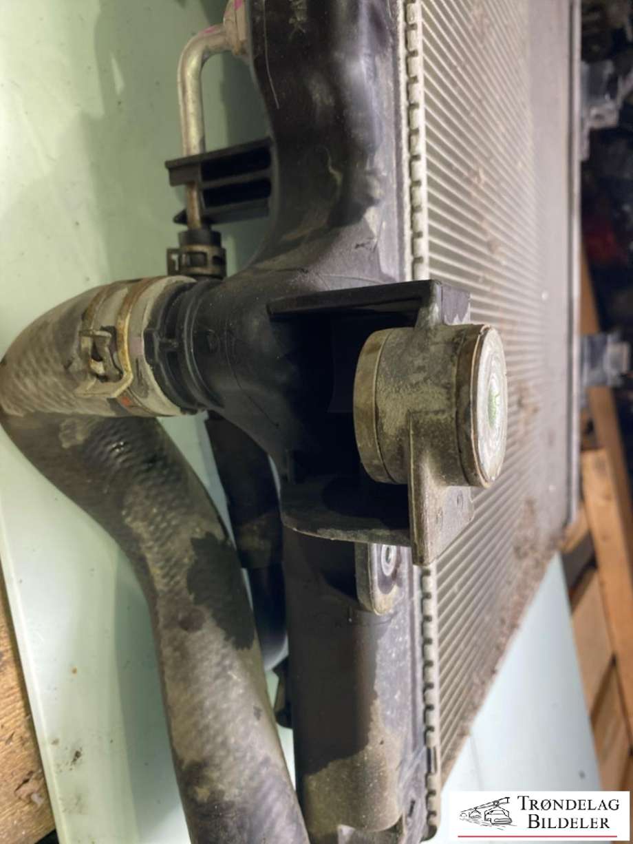 Radiator (automat gir) til Toyota Land Cruiser 150 2014-->> (Fase 2)  (1640030350|)