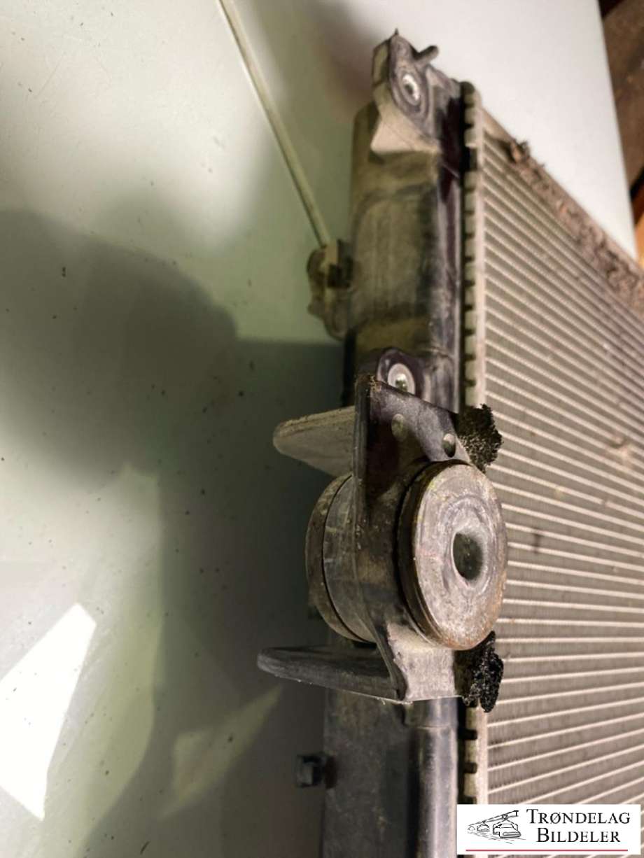 Radiator (automat gir) til Toyota Land Cruiser 150 2014-->> (Fase 2)  (1640030350|)