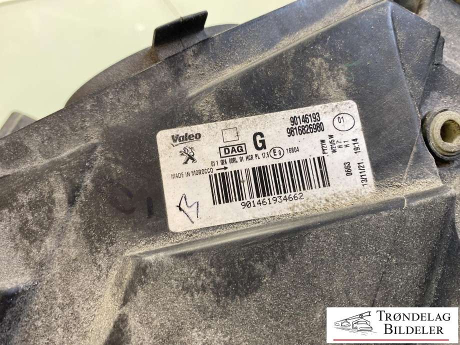 Frontlykt venstre halogen til Peugeot Partner 2019-->> (Type III)  (98 168 269 80|)
