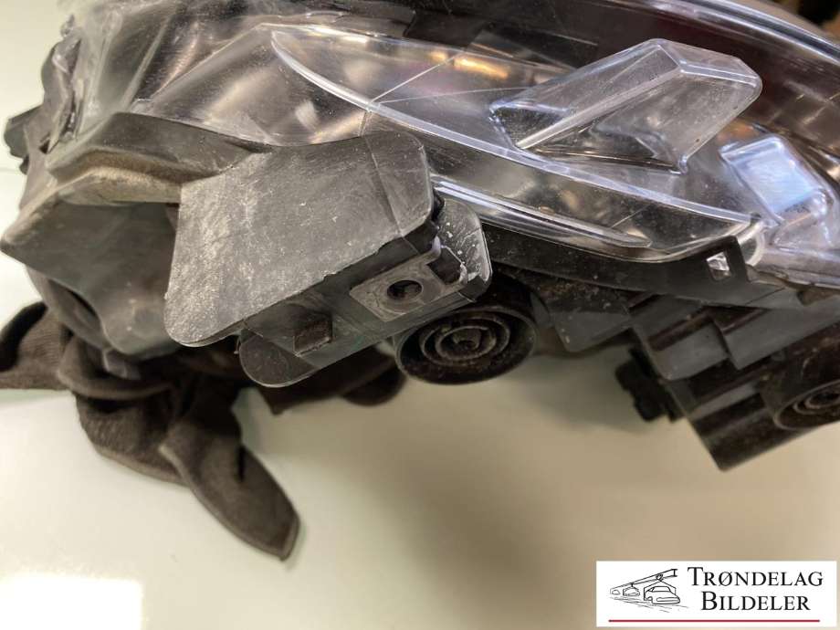 Frontlykt høyre halogen til Peugeot Partner 2019-->> (Type III)  (98 168 268 80|)