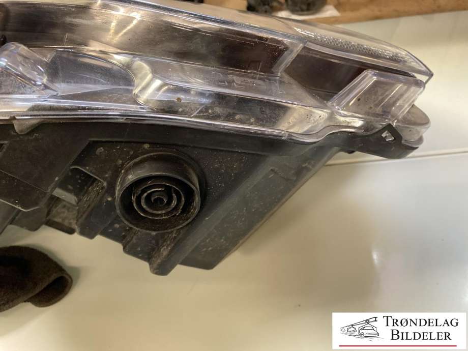 Frontlykt høyre halogen til Peugeot Partner 2019-->> (Type III)  (98 168 268 80|)