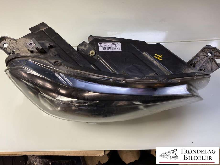 Frontlykt høyre halogen til Peugeot Partner 2019-->> (Type III)  (98 168 268 80|)
