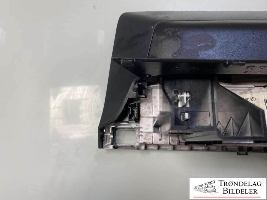 Multimedia display (MCU - Media Controller Unit) til Peugeot Partner 2019-->> (Type III) (98 345 773 ZD|98 304 264 80|)