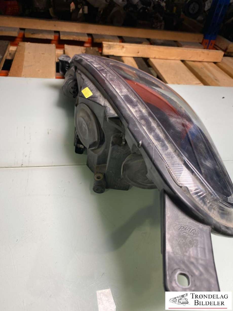 Frontlykt høyre halogen til Ford Fiesta 2017-->> (Type VII)  (2547941|)