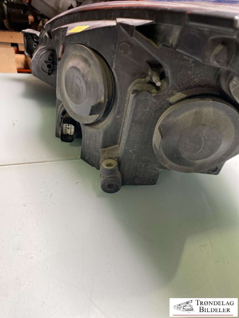 Frontlykt høyre halogen til Ford Fiesta 2017-->> (Type VII)  (2547941|)