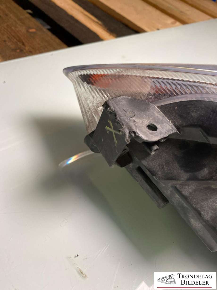 Frontlykt høyre halogen til Ford Fiesta 2017-->> (Type VII)  (2547941|)