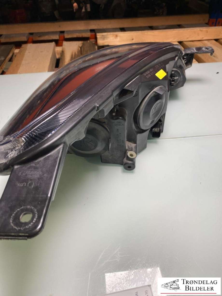Frontlykt venstre halogen til Ford Fiesta 2017-->> (Type VII)  (2547949|H1BB-13101-CJ|)