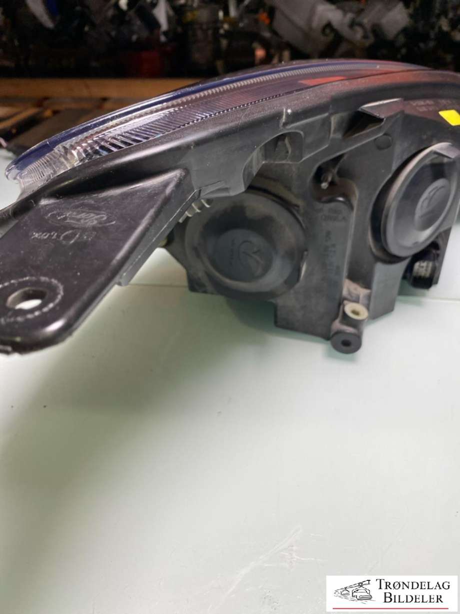 Frontlykt venstre halogen til Ford Fiesta 2017-->> (Type VII)  (2547949|H1BB-13101-CJ|)