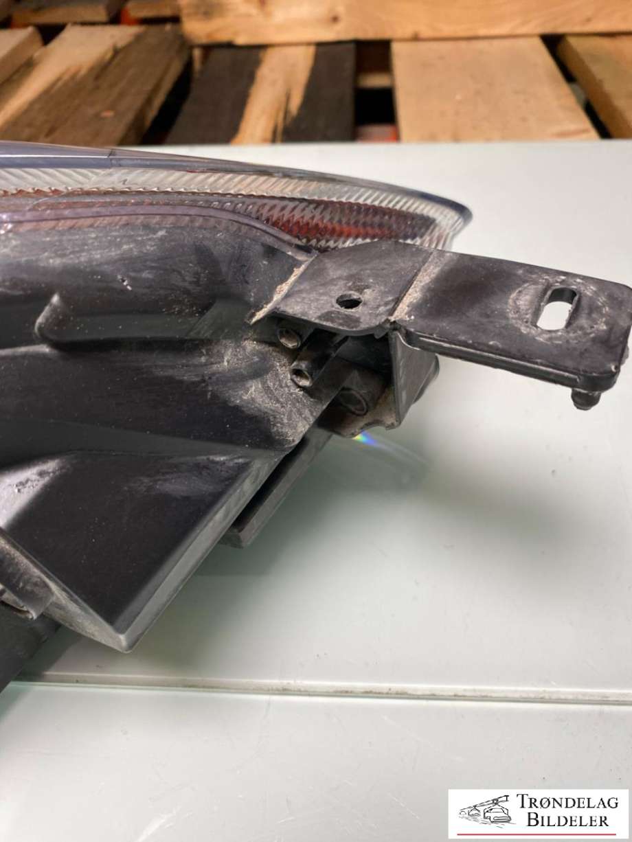 Frontlykt venstre halogen til Ford Fiesta 2017-->> (Type VII)  (2547949|H1BB-13101-CJ|)