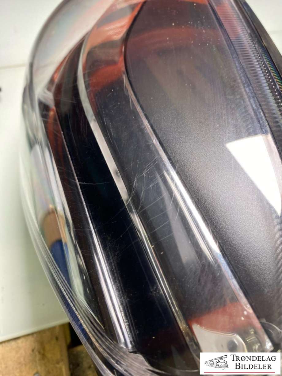 Frontlykt venstre halogen til Ford Fiesta 2017-->> (Type VII)  (2547949|H1BB-13101-CJ|)