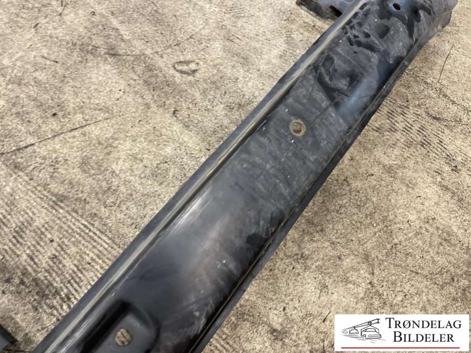 Støtfangerforsterkning foran til VW Transporter / Caravelle 2009-2015 (Fase 2) (T5) (T5) (7E0 807 109 D|)