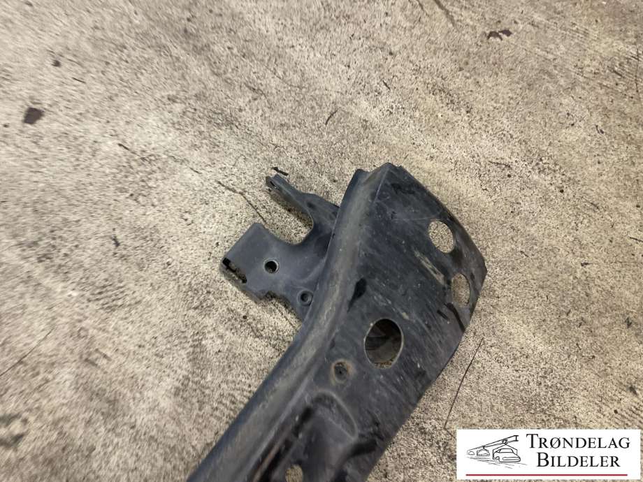Støtfangerforsterkning foran til VW Transporter / Caravelle 2009-2015 (Fase 2) (T5) (T5) (7E0 807 109 D|)