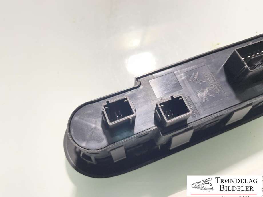 Bryter ruteheis førerdørspanel til Peugeot 5008 2010-2017 (Type I) (98 144 143 ZD|)
