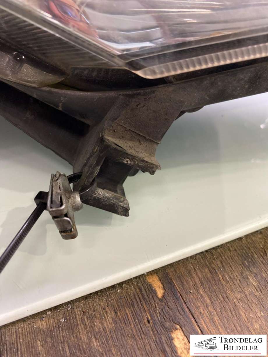 Frontlykt venstre halogen til Toyota Auris 2007-2010 (Type I, Fase 1) (8117002460|)