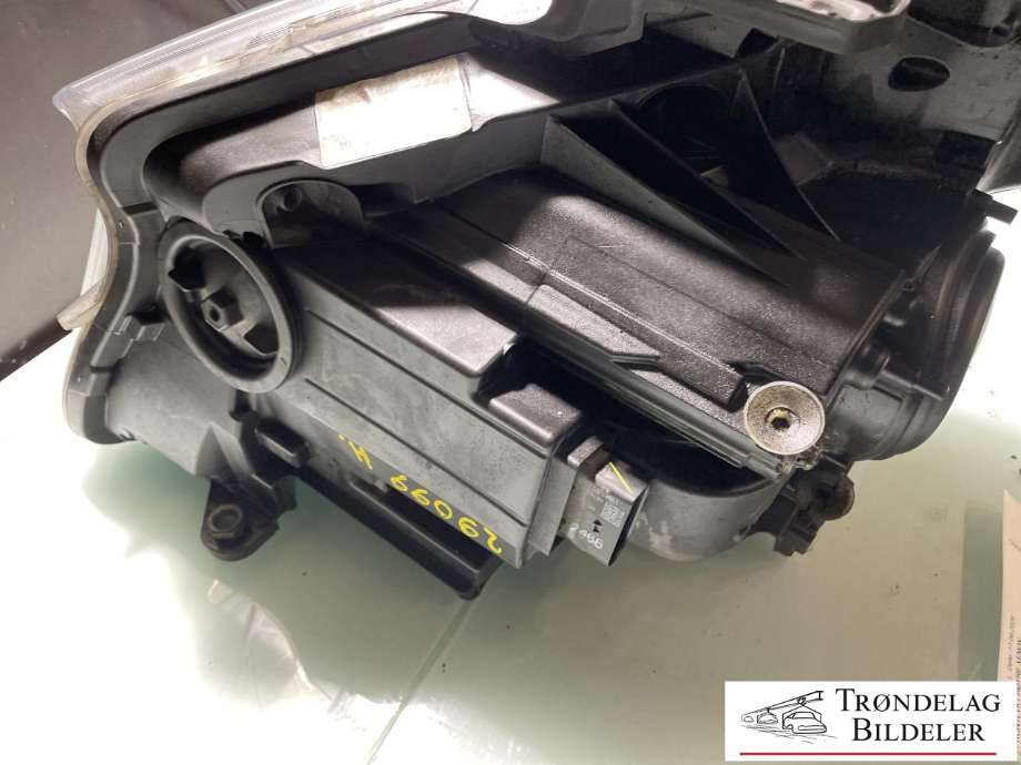 Frontlykt høyre xenon til Mercedes Vito 2014-->> (W447) (W447) (A 447 906 53 00|)