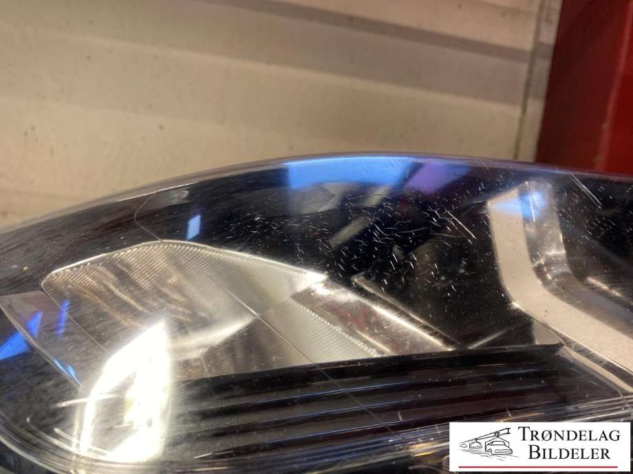 Frontlykt høyre halogen til Peugeot Partner 2019-->> (Type III)  (98 168 268 80|)