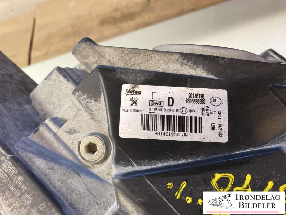 Frontlykt høyre halogen til Peugeot Partner 2019-->> (Type III)  (98 168 268 80|)