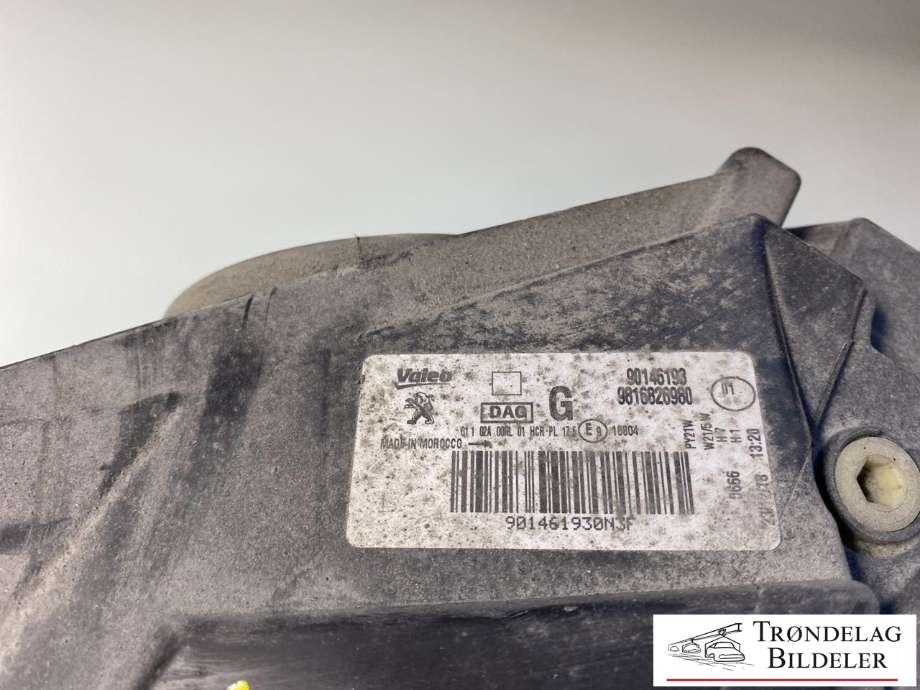 Frontlykt venstre halogen til Peugeot Partner 2019-->> (Type III)  (98 168 269 80|)