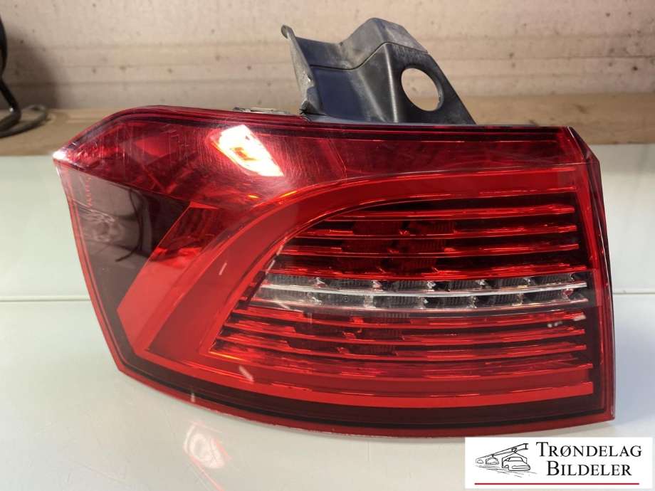 Baklykt venstre til VW Passat 2015-2019 (Fase 1) (B8) (B8) (3G9 945 207 J|)