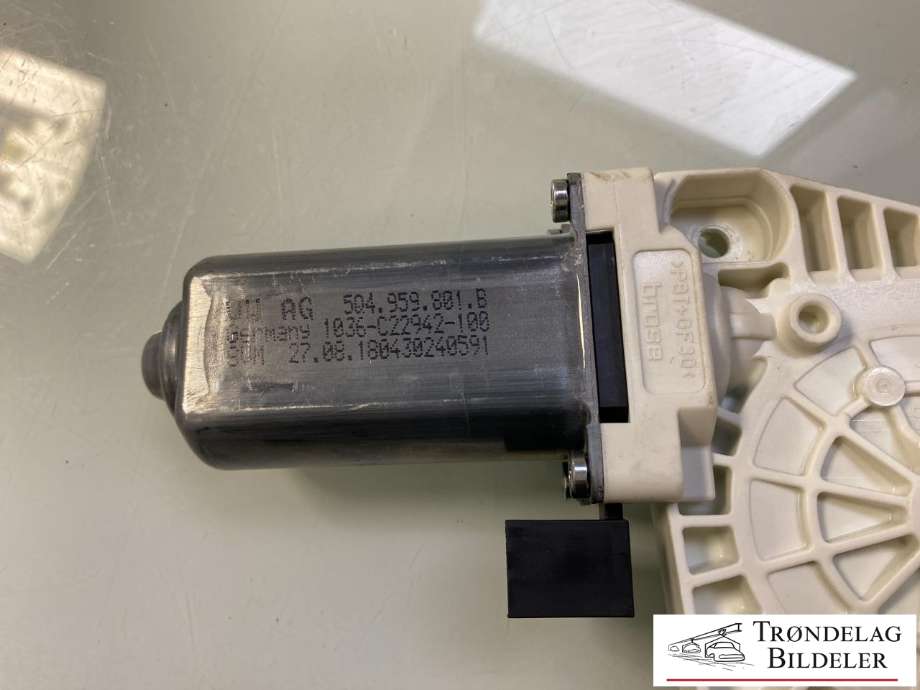 Ruteheis, kun motor, venstre foran til VW Passat 2015-2019 (Fase 1) (B8) (B8) (4K0 959 801|)