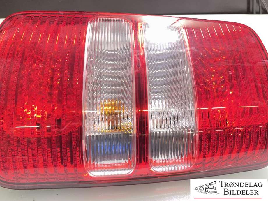Baklykt høyre til VW Caddy 2010-2015 (Type III, Fase 2)  (2K5945096J|2K5945096P|)
