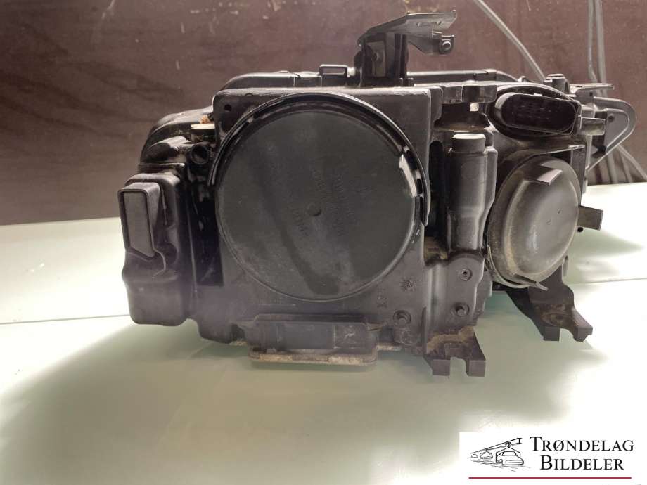 Frontlykt venstre xenon til Audi A4, Allroad 2009-2016 (Type I) (B8) (B8) (8K0 941 043 C|8K0 941 043 F|)