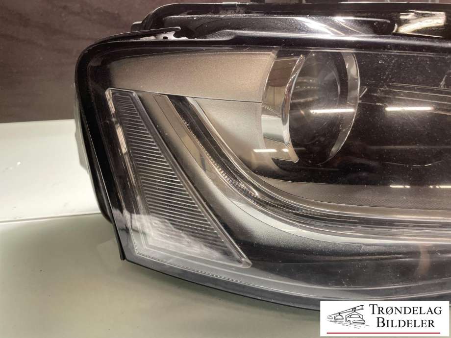 Frontlykt høyre xenon til Audi A4, Allroad 2009-2016 (Type I) (B8) (B8) (8K0 941 044 C|8K0 941 044 F|8K0 941 006 C)