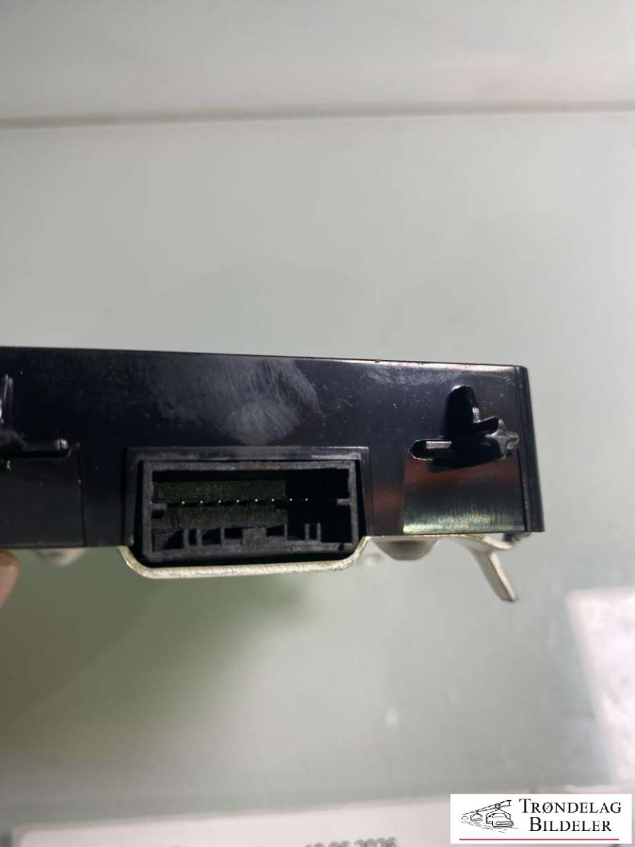Dashbord trådløs mobillader til Volvo XC40 2018-2024 (32359368|K903 XA16|)