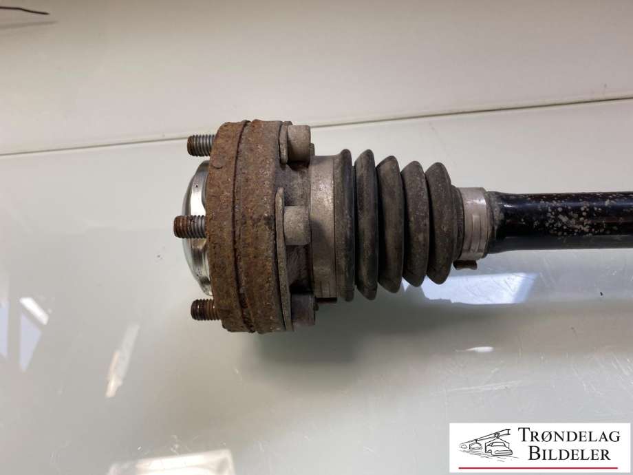 Drivaksel venstre bak, diesel/automat til VW Transporter / Caravelle 2019-->> (T6.1) (T6.1) (7E0501201B|7E0501201C|7E0501201BX|7E0501201CX|)
