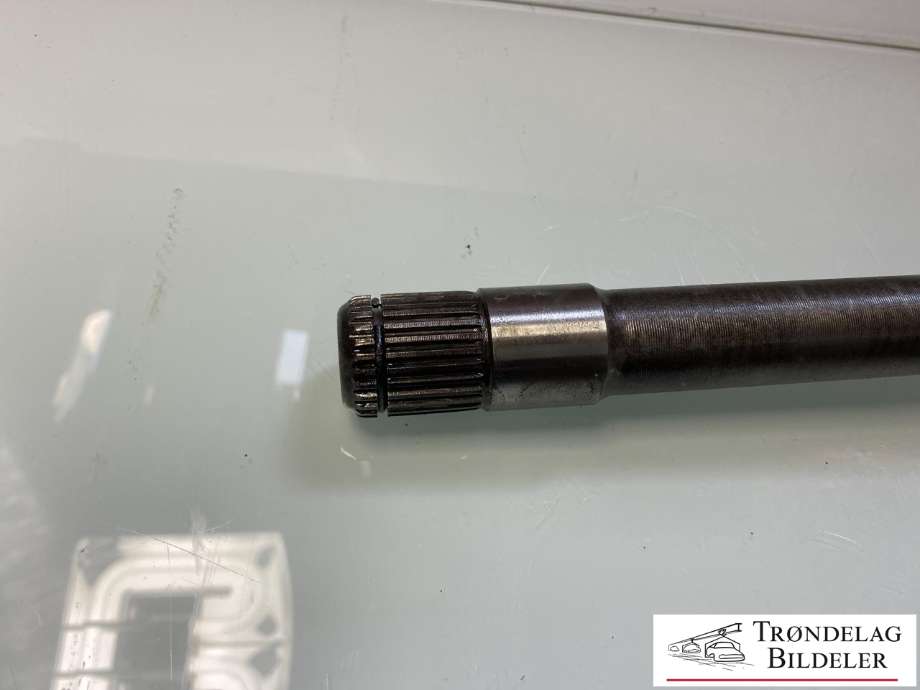 Drivaksel høyre foran, diesel/automat til BMW 5-Serie 2010-2017 (F10/F11) (F10/F11) (31 60 7 618 680|)
