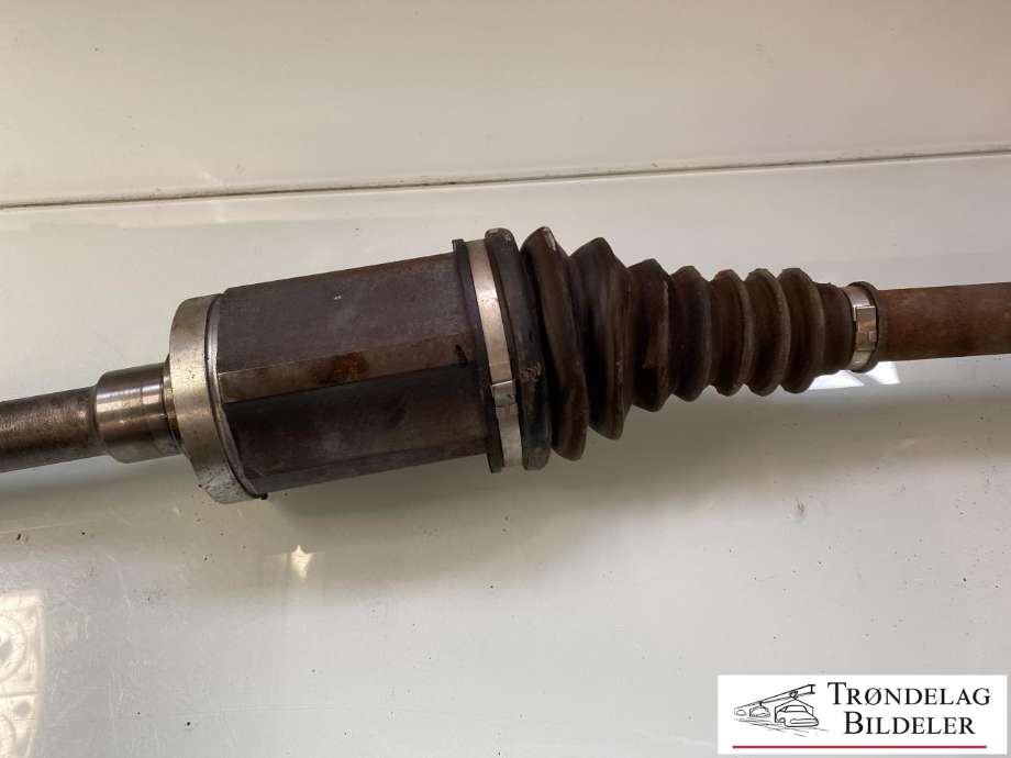Drivaksel høyre foran, diesel/automat til BMW 5-Serie 2010-2017 (F10/F11) (F10/F11) (31 60 7 618 680|)