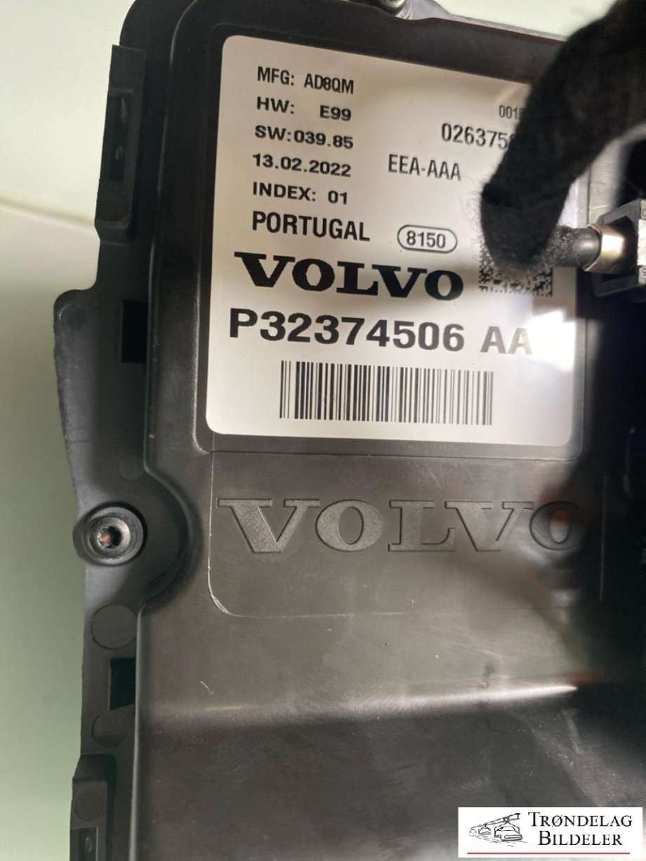Instrumentpanel til Volvo XC40 2018-2024 (36003630|32374506|31665313 = FRONT GLASS)