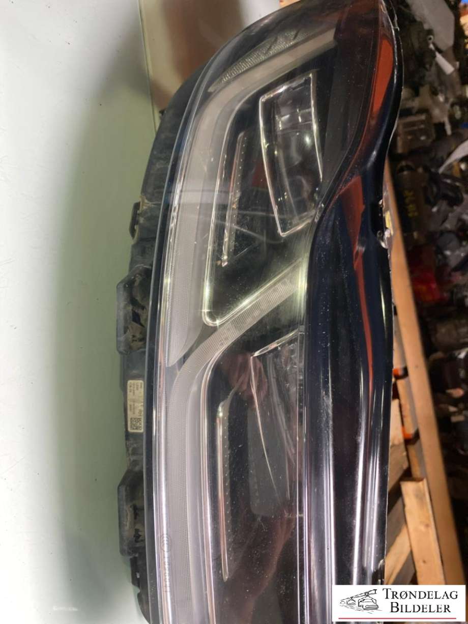 Frontlykt høyre full-LED til Jaguar I-PACE 2018-->>  (T4K11262 |J9D313W029EC|T4K19696 |M9D313W029EE|)
