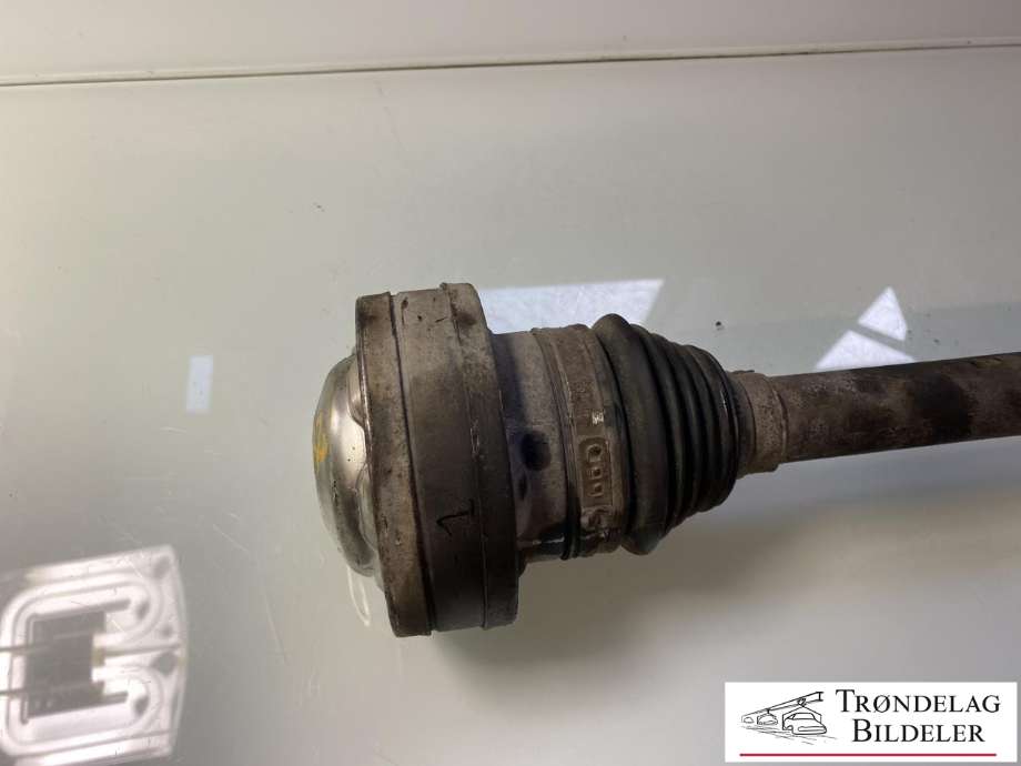 Drivaksel venstre foran, diesel/automat til Mercedes Vito/Viano 2010-2014 (Fase 2) (W639) (W639) (A 639 330 08 01|)