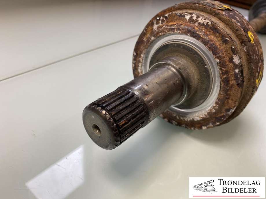 Drivaksel venstre bak, diesel/automat til Mercedes Vito/Viano 2010-2014 (Fase 2) (W639) (W639) (A6393501710|A 639 350 07 10|A 639 350 15 10|A 639 350 16 10|VKJC7102)