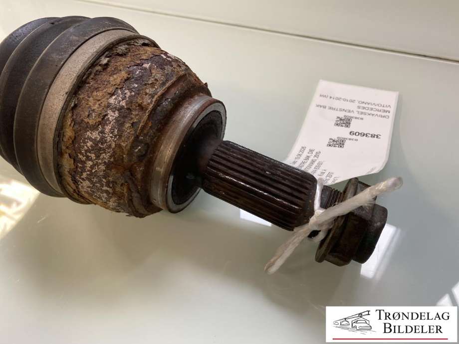 Drivaksel venstre bak, diesel/automat til Mercedes Vito/Viano 2010-2014 (Fase 2) (W639) (W639) (A6393501710|A 639 350 07 10|A 639 350 15 10|A 639 350 16 10|VKJC7102)