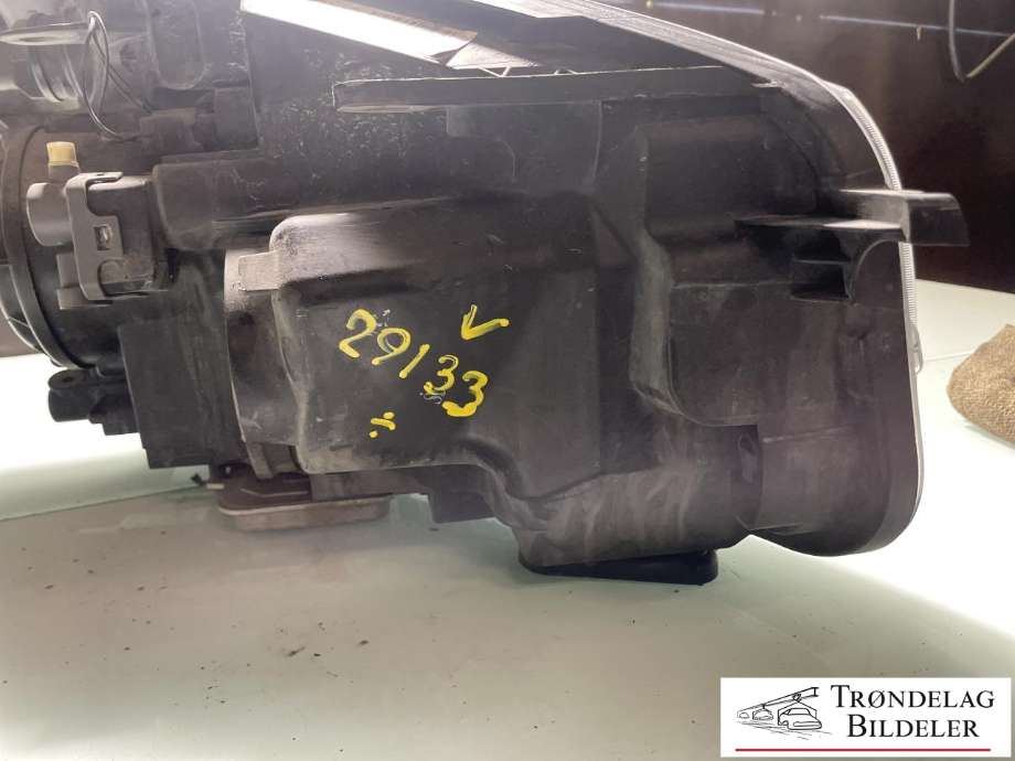 Frontlykt venstre xenon til Nissan Qashqai 2010-2014 (Type I, Fase 2)  (26060-BR60A|26060-BR60B|26060-BR62A|1EL010335-25|)