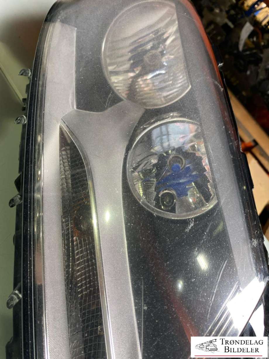 Frontlykt høyre halogen til VW Passat 2011-2015 (B7) (B7) (3AB 941 006|)