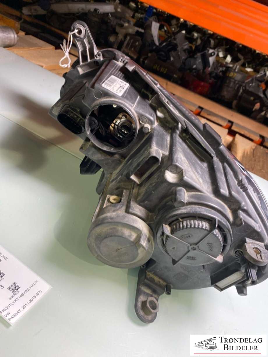 Frontlykt høyre halogen til VW Passat 2011-2015 (B7) (B7) (3AB 941 006|)
